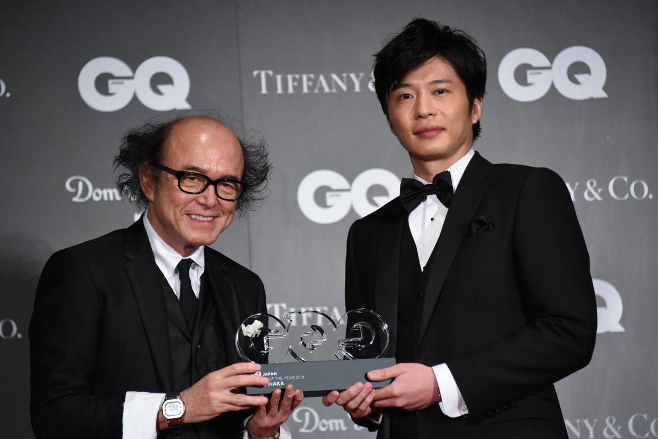 左から鈴木正文、田中圭。