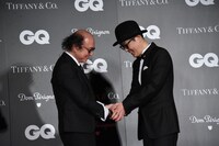 左から鈴木正文、リリー・フランキー。