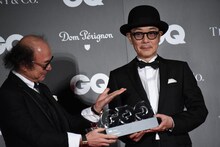 左から鈴木正文、リリー・フランキー。
