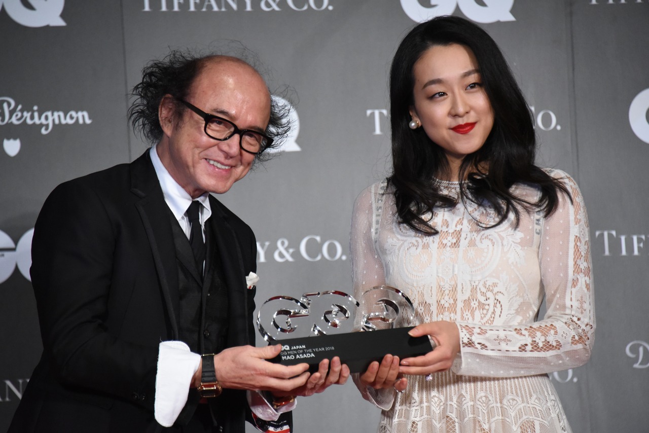 左から鈴木正文、浅田真央。