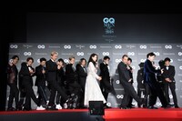 シュートダンスを踊る「GQ MEN OF THE YEAR 2018」登壇者たち。