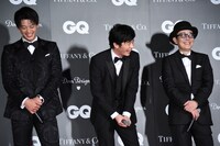 左から竹内涼真、田中圭、リリー・フランキー。