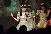 「チクタク！キタコレ！体内時計対決」に挑戦する吉川ひより（手前）。