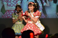 「ときめき▽宣伝部のわくわくどきどき 第3回ソロ曲争奪GP」で優勝した坂井仁香（手前）。