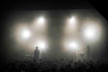 「King Gnu One-Man Live 2018AW」東京・マイナビBLITZ赤坂公演の様子。（撮影：上飯坂一）