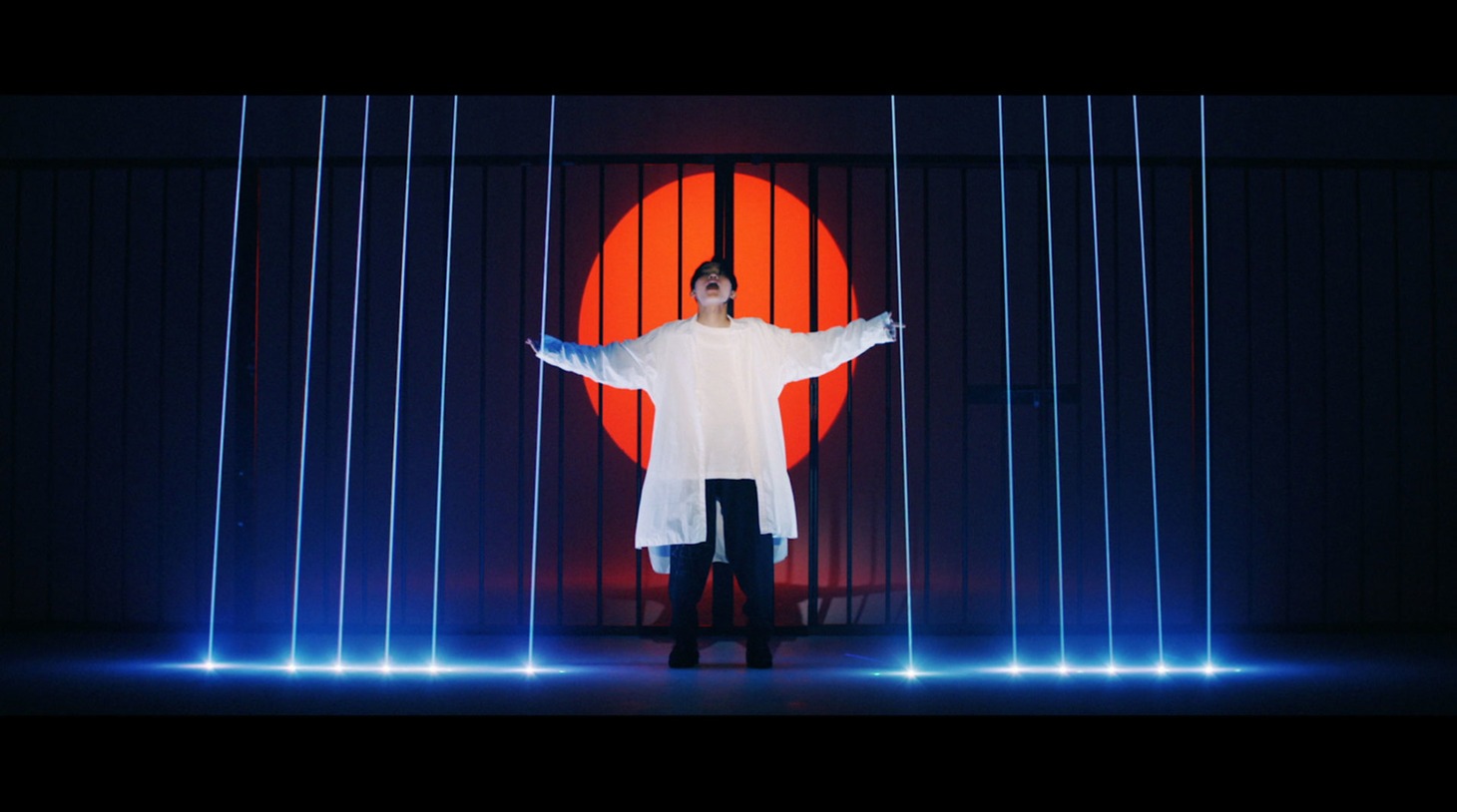 SKY-HI「What a Wonderful World!!」ミュージックビデオのワンシーン。