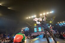 「C&K 10周年記念ワンマンライブ 超無謀な挑戦状～10周年だョ！全員集合～ in 横浜アリーナ」の様子。