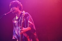 首藤義勝（Vo, B）（撮影：後藤壮太郎）