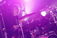 八木優樹（Dr, Cho）（撮影：後藤壮太郎）