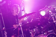 八木優樹（Dr, Cho）（撮影：後藤壮太郎）