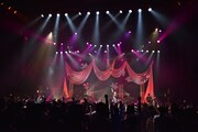 南波志帆「THE NANBA SHOW『10th anniversary oneman live “無色透明”』」の様子。