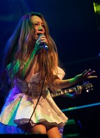 LOVEBITESのO2 Academy Islington公演の様子。(c) Saya Camera Lady & Chizzy Kakizawa