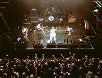 LOVEBITESのO2 Academy Islington公演の様子。(c) Saya Camera Lady & Chizzy Kakizawa