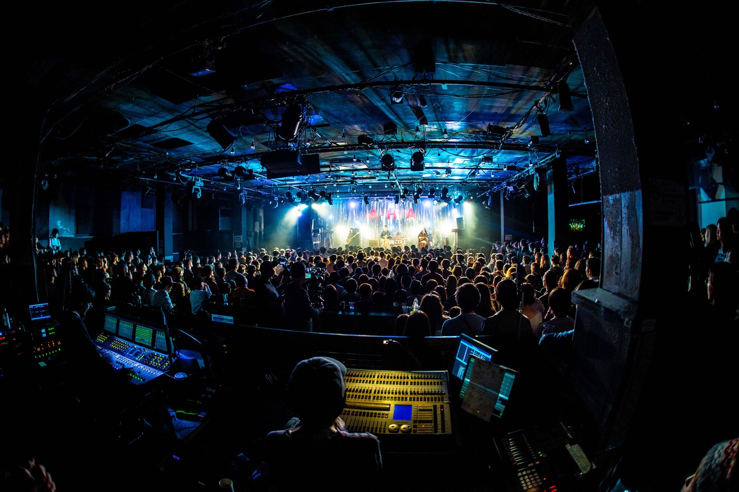 「MONO NO AWARE『AHA』リリースツアー『OHO』」東京・LIQUIDROOM公演の様子。（撮影：石崎祥子）