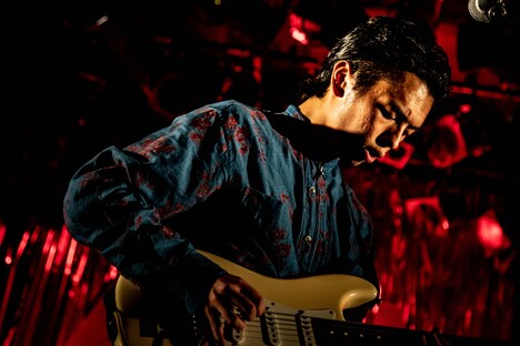 玉置周啓（Vo, G）（撮影：石崎祥子）