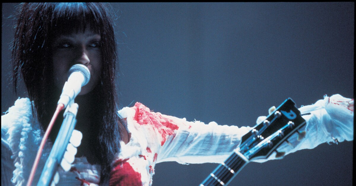 椎名林檎のライブ映像8作品をノーカットでテレビ初オンエア - 音楽ナタリー