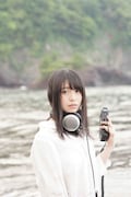 欅坂46グループ写真集「21人の未完成」長濱ねるのアザーカット。（撮影：新津保建秀）