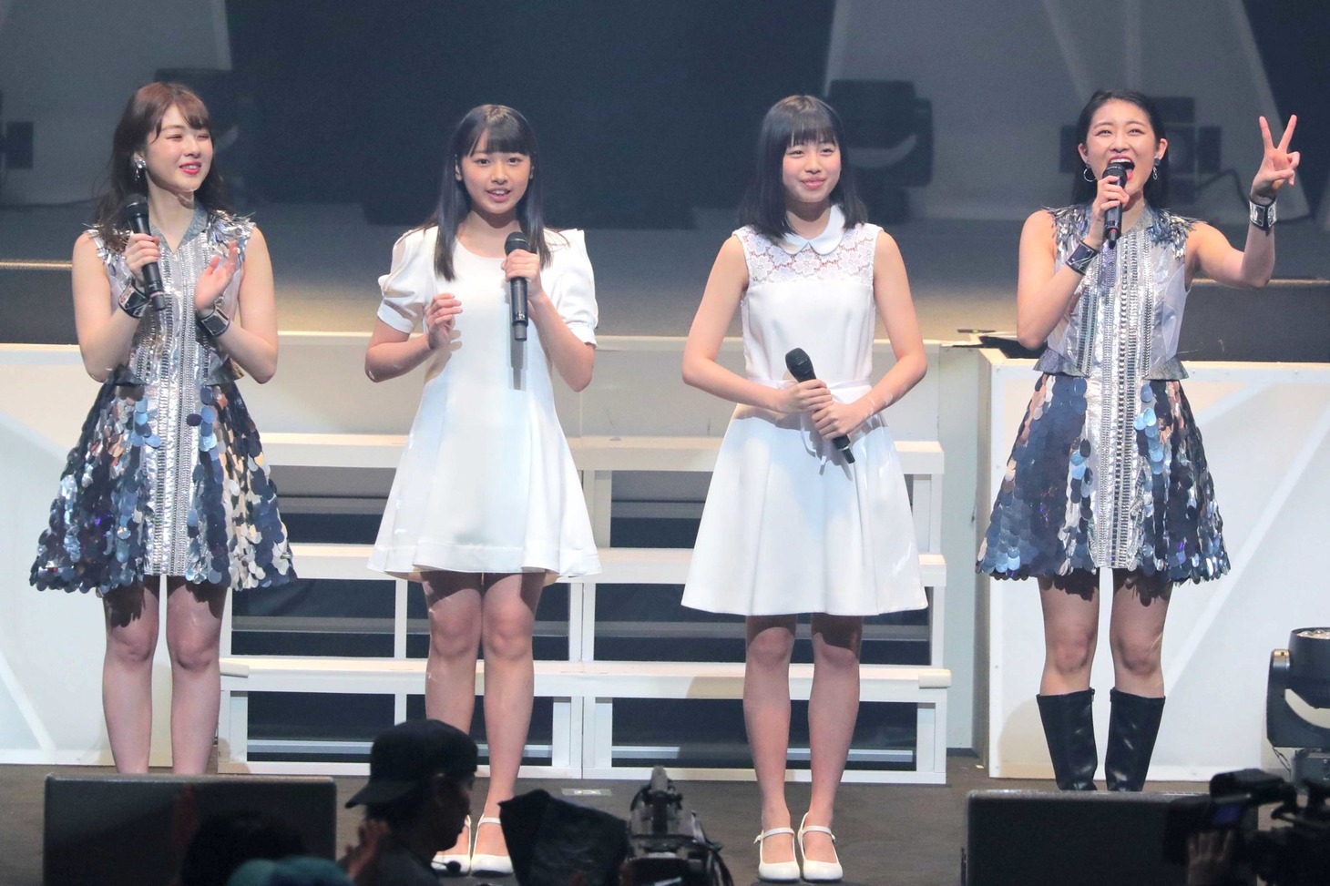 左から中西香菜、太田遥香、伊勢鈴蘭、和田彩花。