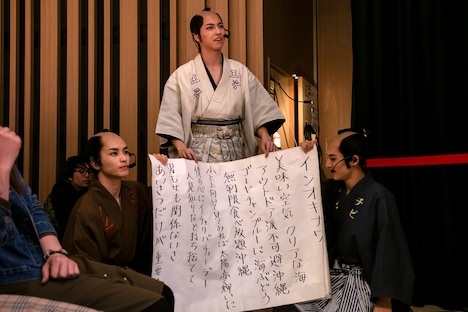 カンペを持つ座・武士道。