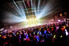 M!LKのライブの様子。（撮影：笹森健一）
