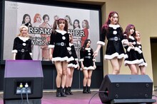 「What -Japanese ver.-」を披露するDreamcatcher。