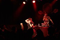 「代官山LOOP 10周年記念KOTO 4thワンマンライブ～フォースインパクト～」の様子。（撮影：Hitoshi Tanaka）