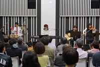 わたなべちひろのライブの様子。