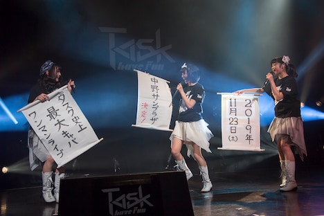 東京・中野サンプラザホールでのワンマンライブ開催決定を知り、歓喜するTask have Fun。（写真提供：Velvet management）