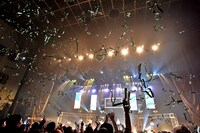 「ねぇバーディア」で発射された銀テープ。