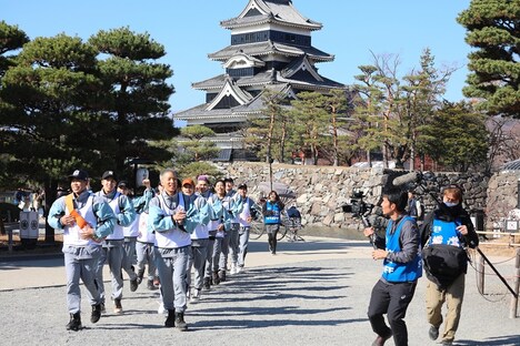 たすきリレーに参加するTHE RAMPAGE from EXILE TRIBE。 (C)フジテレビ