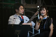 Nao☆（右）の不毛なインタビューに目を丸くする千ヶ崎学（左）。