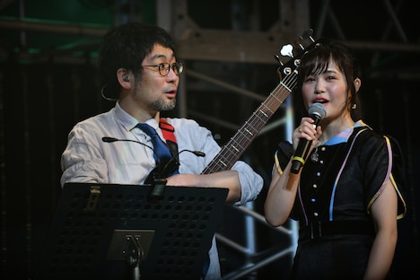 Nao☆(右)の不毛なインタビューに目を丸くする千ヶ崎学(左)。