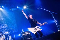 末武竜之介（G, Vo / KUZIRA）（撮影：木下了太）