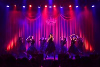 「Naked Love」を初披露するはちみつロケット。