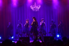 「Naked Love」を初披露するはちみつロケット。