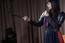 生配信を行うハシヤスメ・アツコ