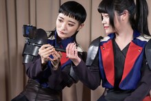 生配信を行うリンリンとセントチヒロ・チッチ。