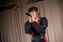 BiSH「stereo future」披露時のアイナ・ジ・エンド。