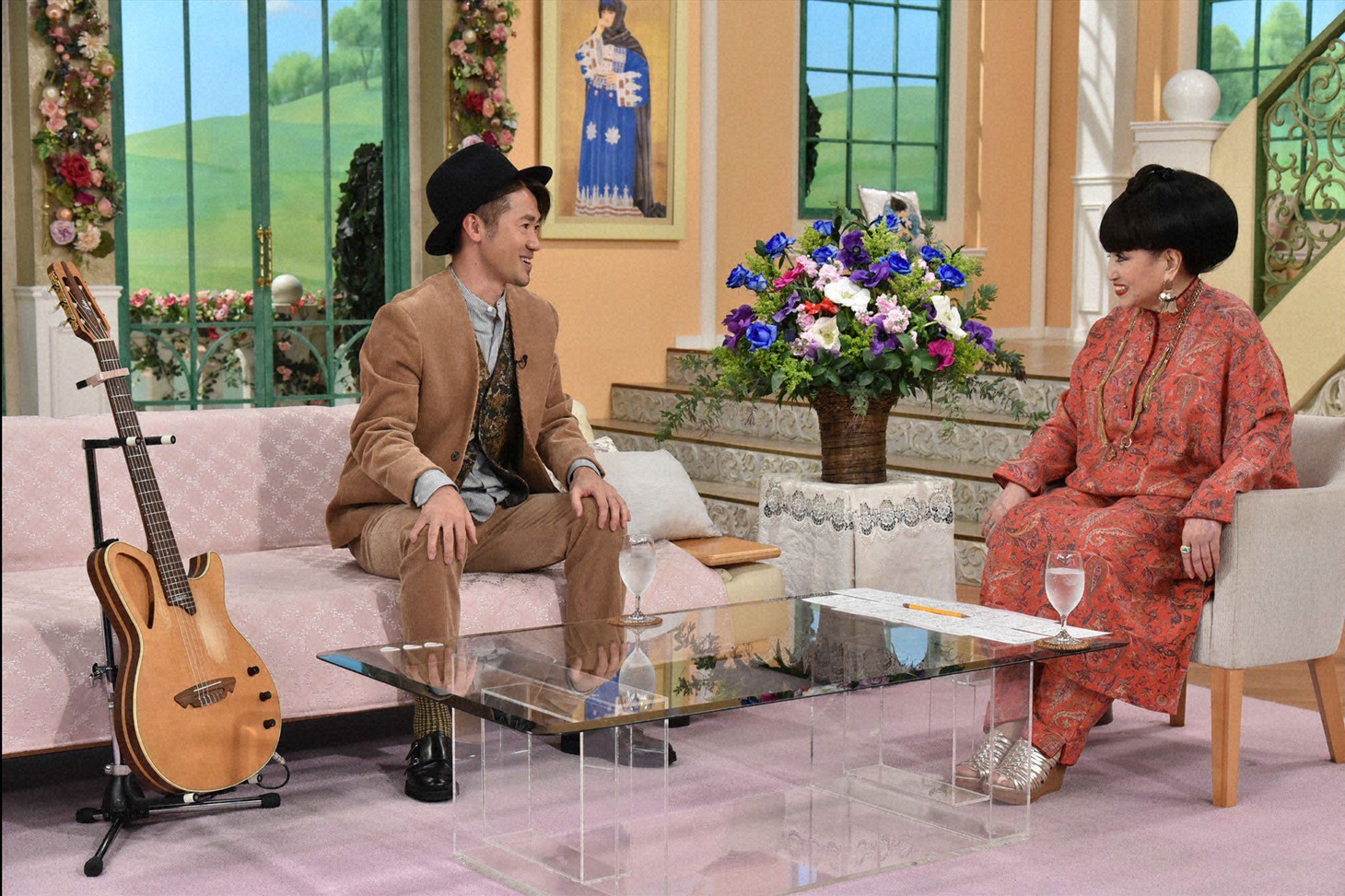 左からナオト・インティライミ、黒柳徹子。(c)テレビ朝日