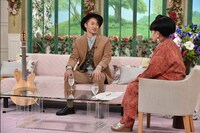 左からナオト・インティライミ、黒柳徹子。(c)テレビ朝日