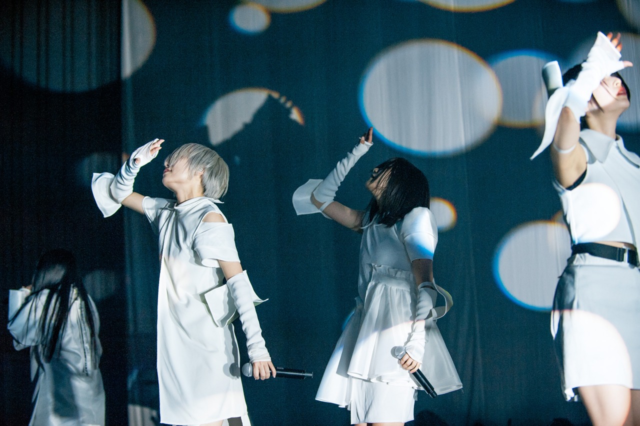 Maison book girl「Solitude Hotel 6F hiru」の様子。（撮影：稲垣謙一）