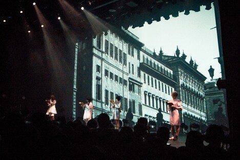 Maison book girl「Solitude Hotel 6F hiru」の様子。(撮影:稲垣謙一)