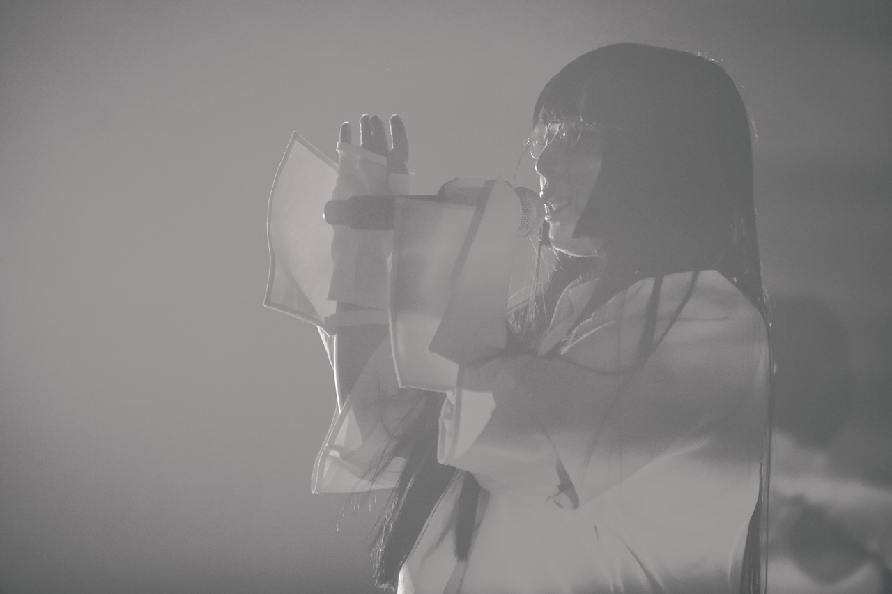 Maison book girl「Solitude Hotel 6F hiru」より、和田輪。（撮影：稲垣謙一）
