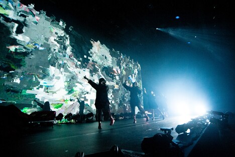 Maison book girl「Solitude Hotel 6F yoru」の様子。(撮影:稲垣謙一)