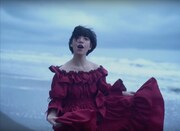 永原真夏「ON THE ROAD」ミュージックビデオのワンシーン。