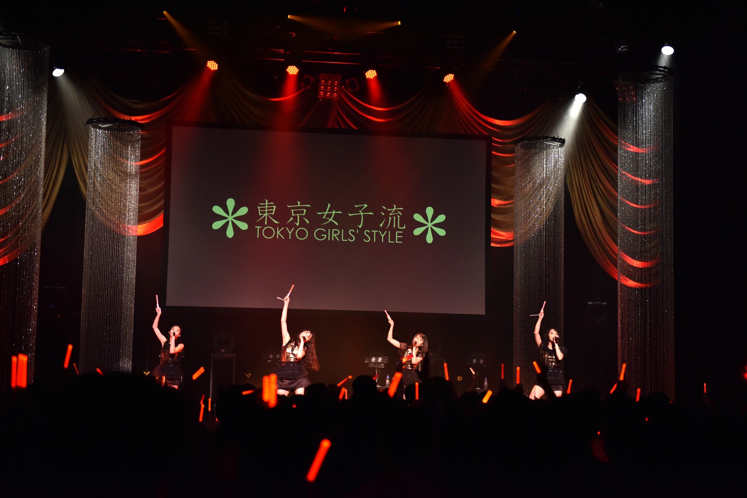 東京女子流「STARTING OVER! "DISCOGRAPHY" CASE OF TGS -TGS00～TGS32-」の様子。