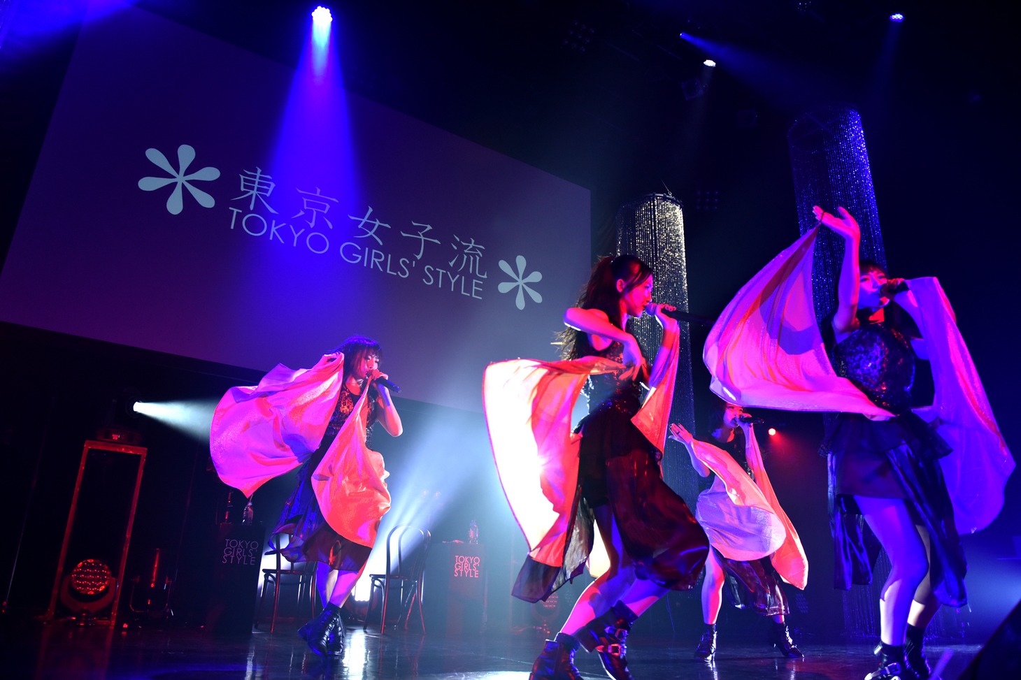 東京女子流「STARTING OVER! "DISCOGRAPHY" CASE OF TGS -TGS00～TGS32-」の様子。