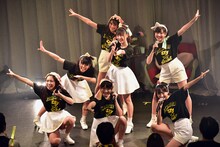 はちみつロケット「H.R.Black&White～光のスウィートカーニバル～」の様子。