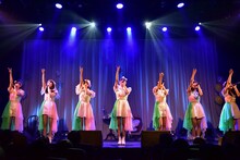 はちみつロケット「H.R.Black&White～光のスウィートカーニバル～」の様子。