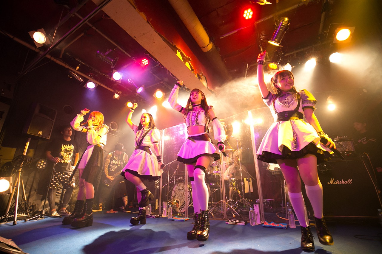 LADYBABY「ExEx –The CHAOS NIGHT‐」の様子。（撮影：小林公士）